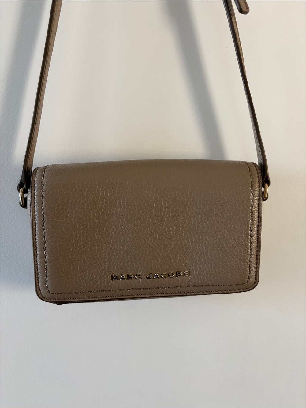 Marc Jacobs Taupe Brown Pebbled Leather Crossbody Bag apporx 6” wide